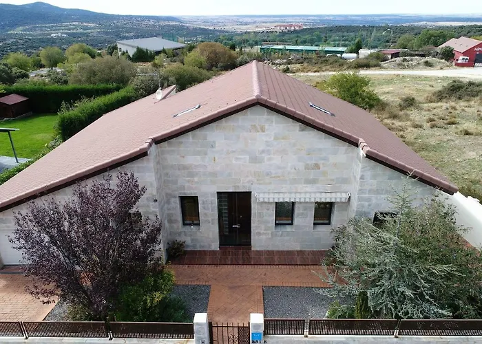 Casa El Arrebol Rural, Piscina Climatizada 펜션